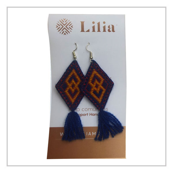 Lilia ​Aretes Bordados en Tarjetón - Image 2